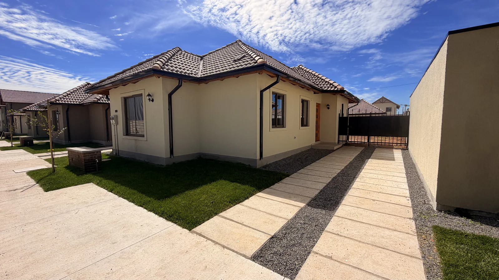 Casa En Arriendo, Modelo Bruselas, Condominio Hacienda Esmeralda, Talca - Imagen 1 de 10