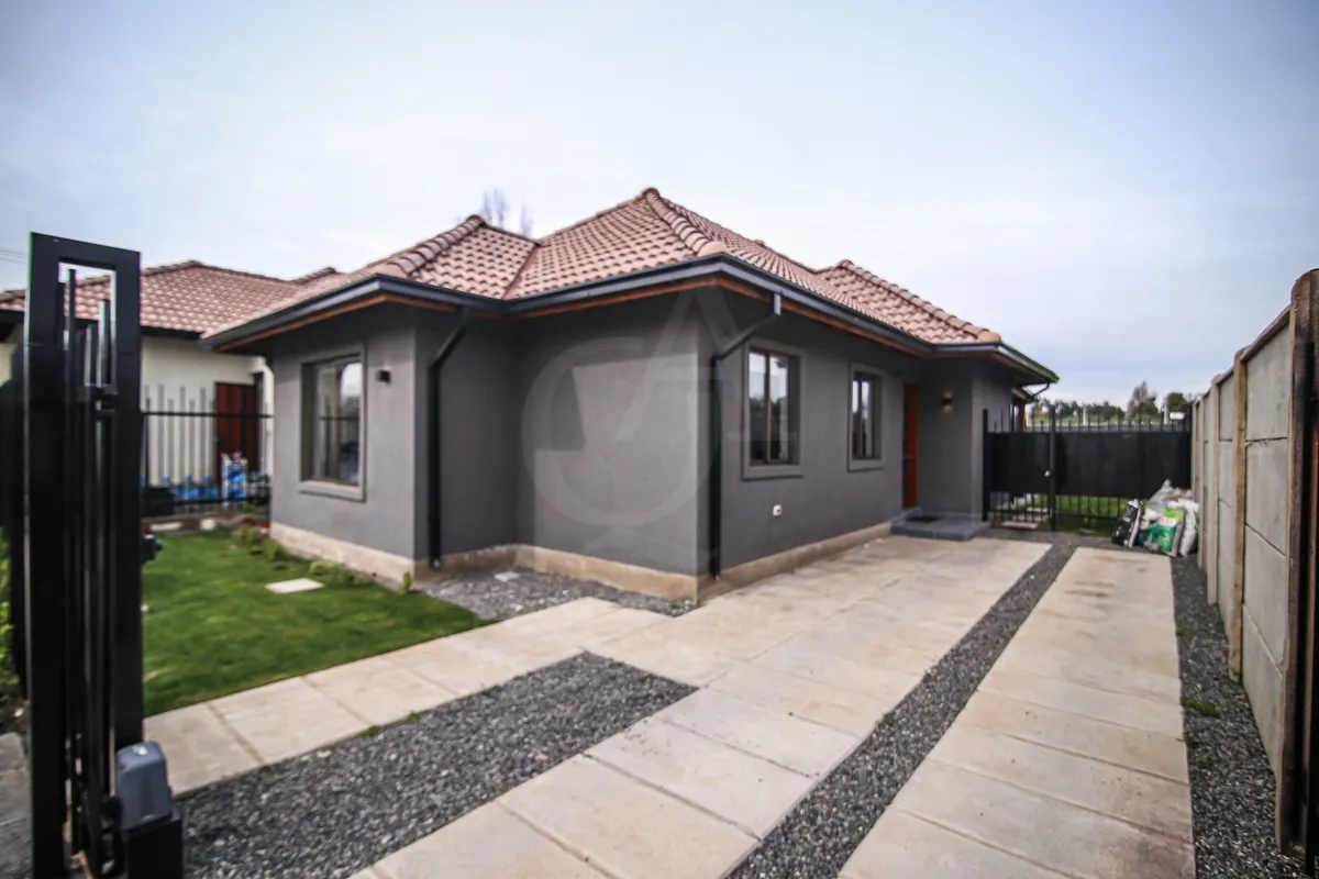 Casa en venta en Talca - Casa en Venta en Condominio Cerrado Hacienda Esmeralda, Las Rastras, Talca.